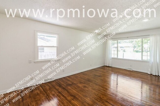 Building Photo - UPDATED RANCH!! 4 Bedroom, 1.5 Bathroom in...