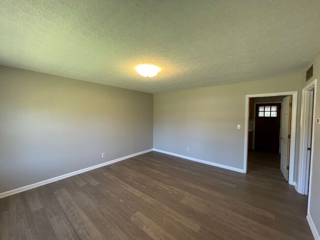 Building Photo - SHJ295-602 Lark Drive