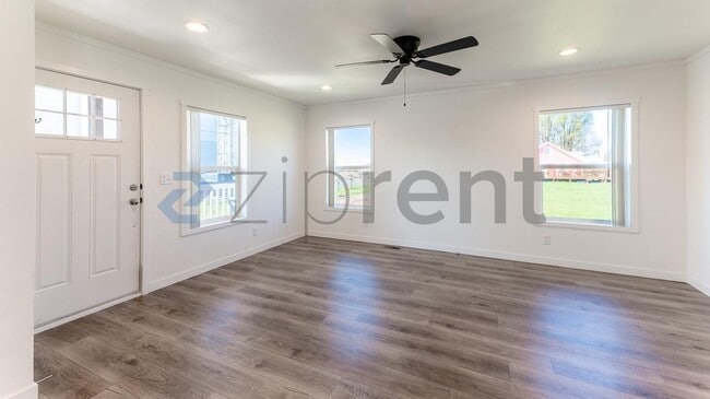 Foto del edificio - 23143 Lowe Rd E