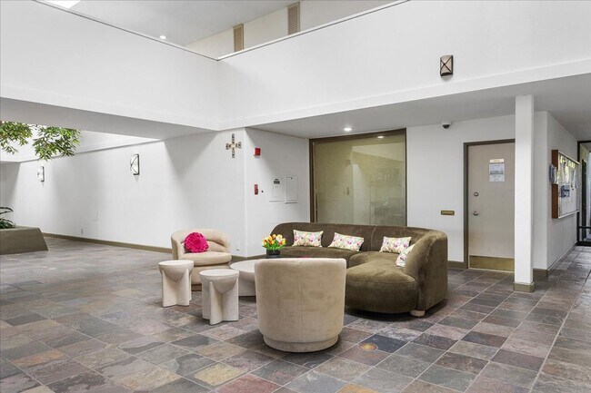 Foto del edificio - 2101 Shoreline Dr