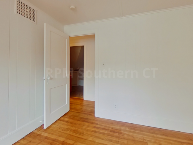 Foto del edificio - 2 Bedroom | 3rd Fl | Near Downtown Seymour