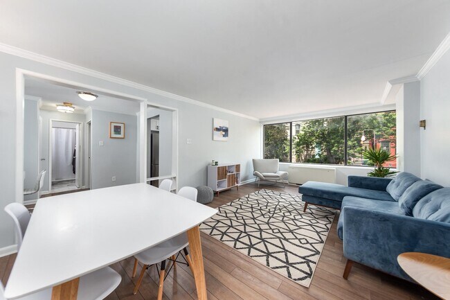 Foto del edificio - 305 C St NE