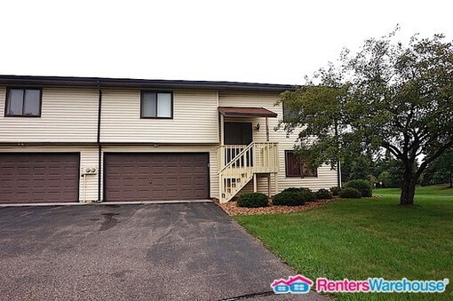 Foto principal - Available 12/1 - wonderful 2 bed, 2 bath t...