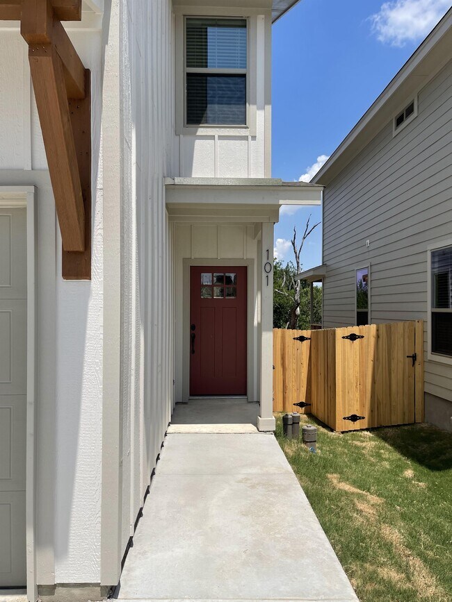 Photo - 2202 Sandlewood Cv Townhome