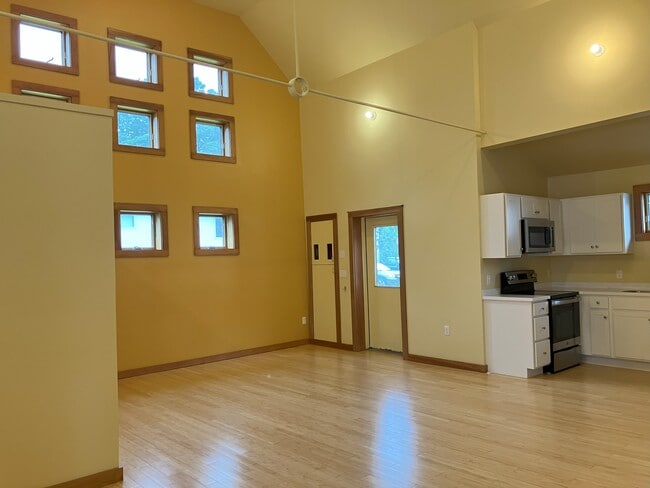 Living & Dining Room - 36 School St
