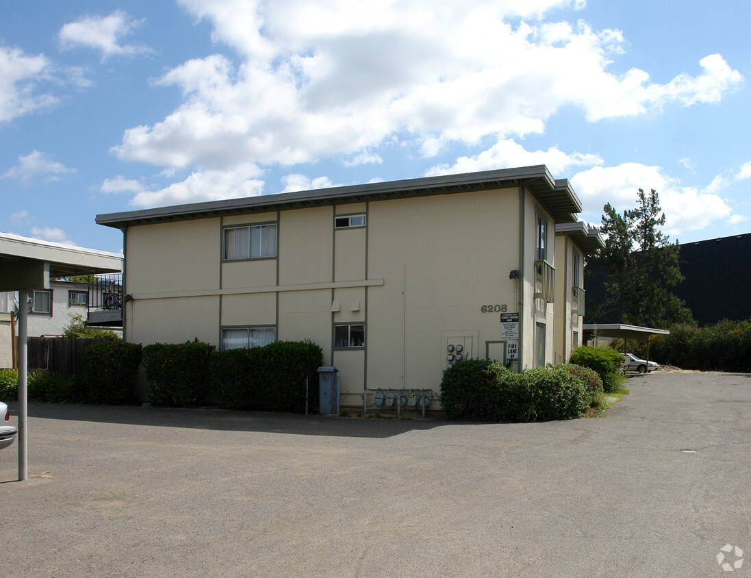 Primary Photo - 6208 Montecito Blvd