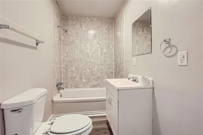 Building Photo - 1383 Almont Dr SW