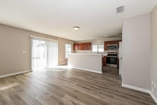 Building Photo - 9016 Redtail Dr