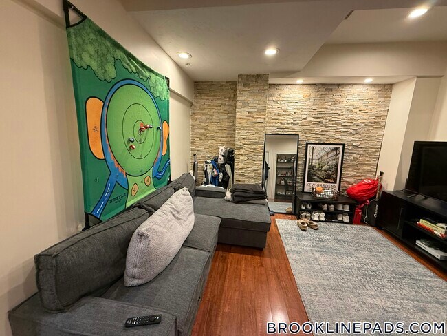 Foto del edificio - 1203 Beacon St