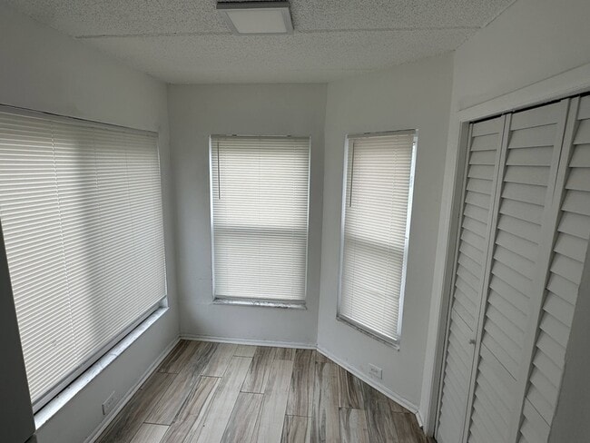 Building Photo - 6505 Dumont Ave