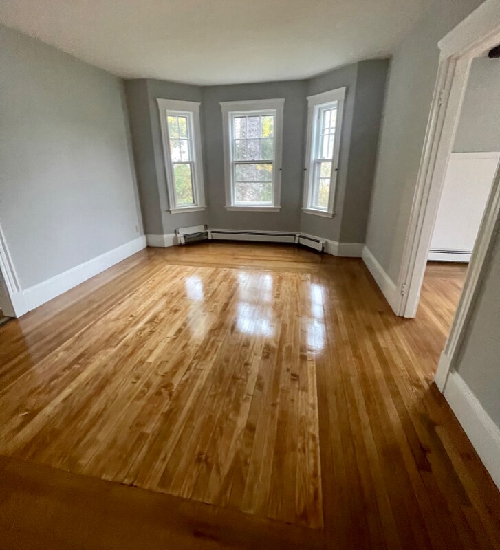 Foto principal - 47 Brockton Ave