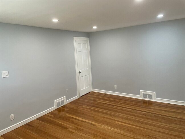 Building Photo - 30 Langley Cir