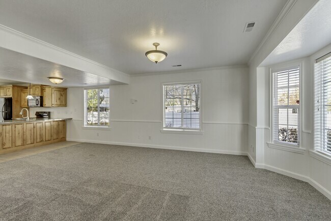 Foto del edificio - 816 N 175 E