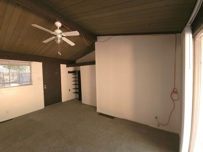 Foto del edificio - 3 Bedroom Apartment on West Side Of The Hill
