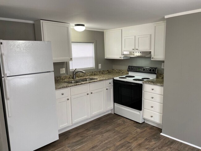 Foto del edificio - 3 BDRM 1/5 BA SINGLEWIDE MOBILE HOME IN PARK,INSIDE PETS OK WITH $25 EXTRA PER MONTH & $250 NON-R...