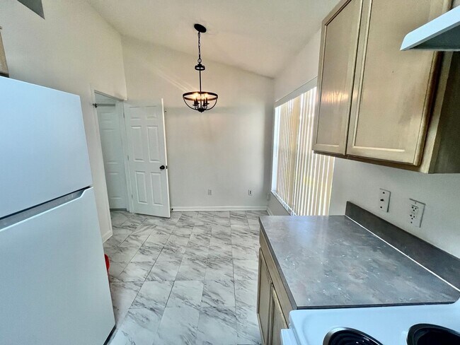 Foto del edificio - 1709 Pine Bay Dr