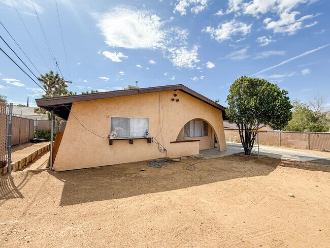 Foto del edificio - 2 Bedroom Yucca Valley Home