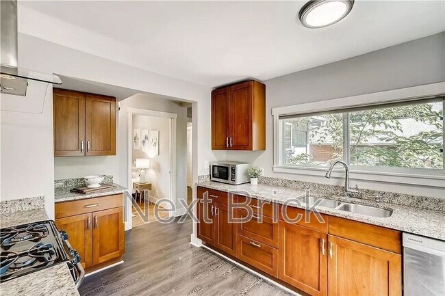 Foto del edificio - 11015 17th Ave NE
