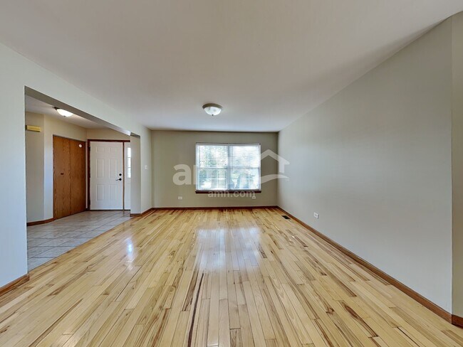 Building Photo - 26813 S Woodbriar Lane