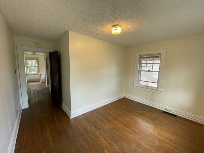 Foto del edificio - 2281 E Market St