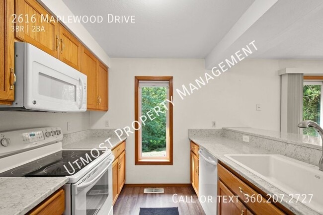 Foto del edificio - 2616 Maplewood Dr
