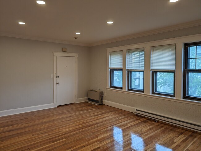 Foto del edificio - 720 Winthrop Ave