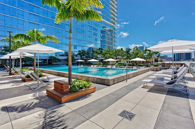 Building Photo - Symphony Honolulu - 1BR with 2 Parking Stalls