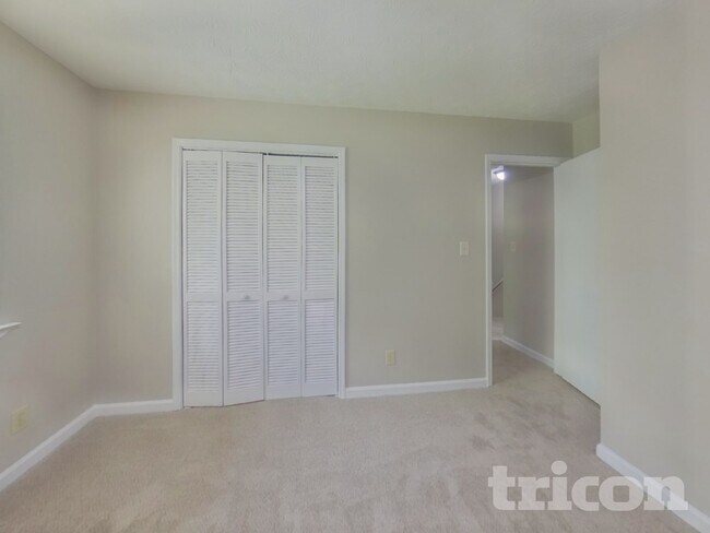 Foto del edificio - 208 Glenloch Ct