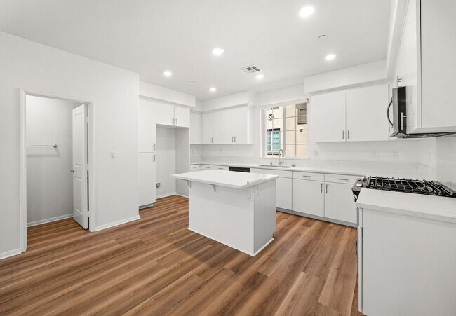 Building Photo - 7347 Solstice Pl
