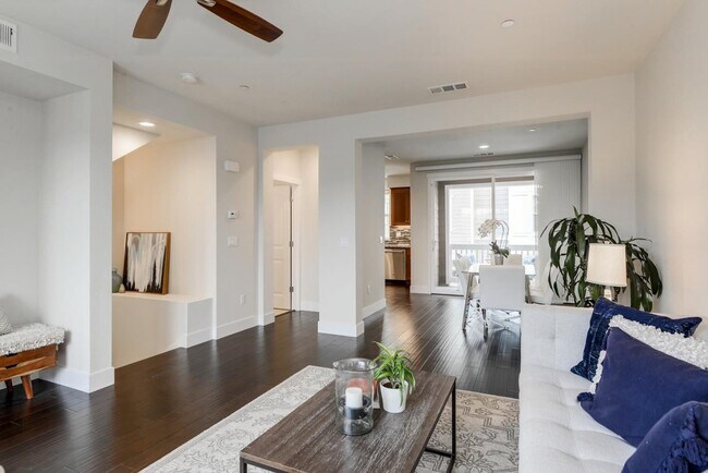 Foto del edificio - 268 Loma Linda Ter