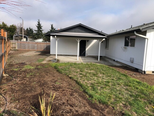 Photo - Updated 3 bedroom 1.5 bathroom house in Springfield!