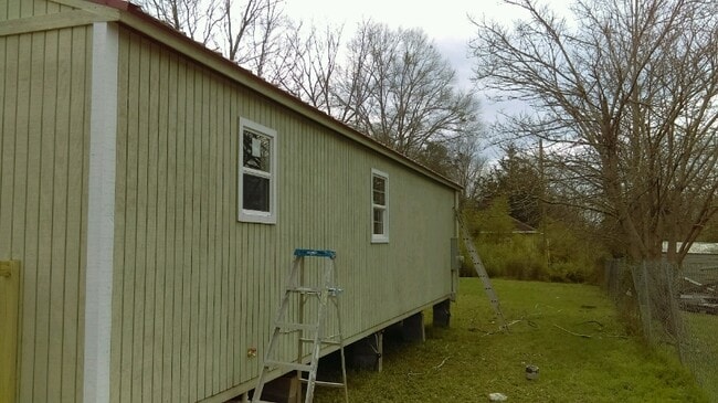 Building Photo - 412 Henderson St