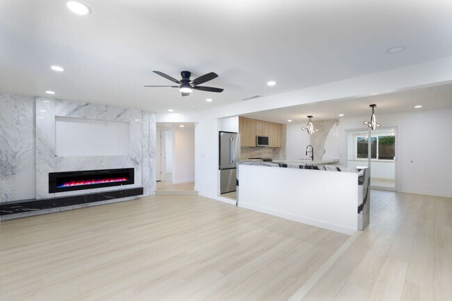 Foto del edificio - 3260 Silversmith Dr