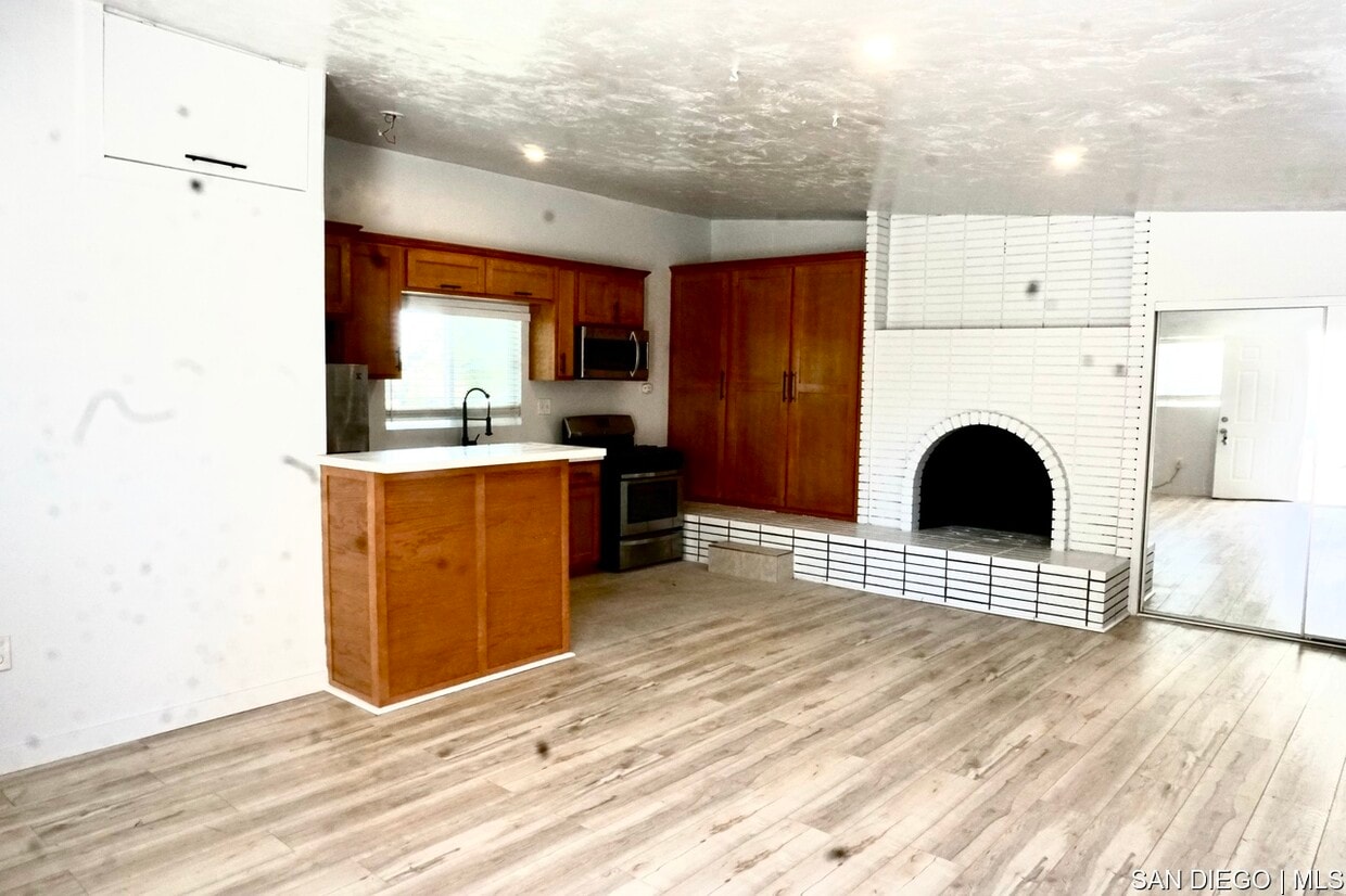 Primary Photo - 1704 E Westinghouse St