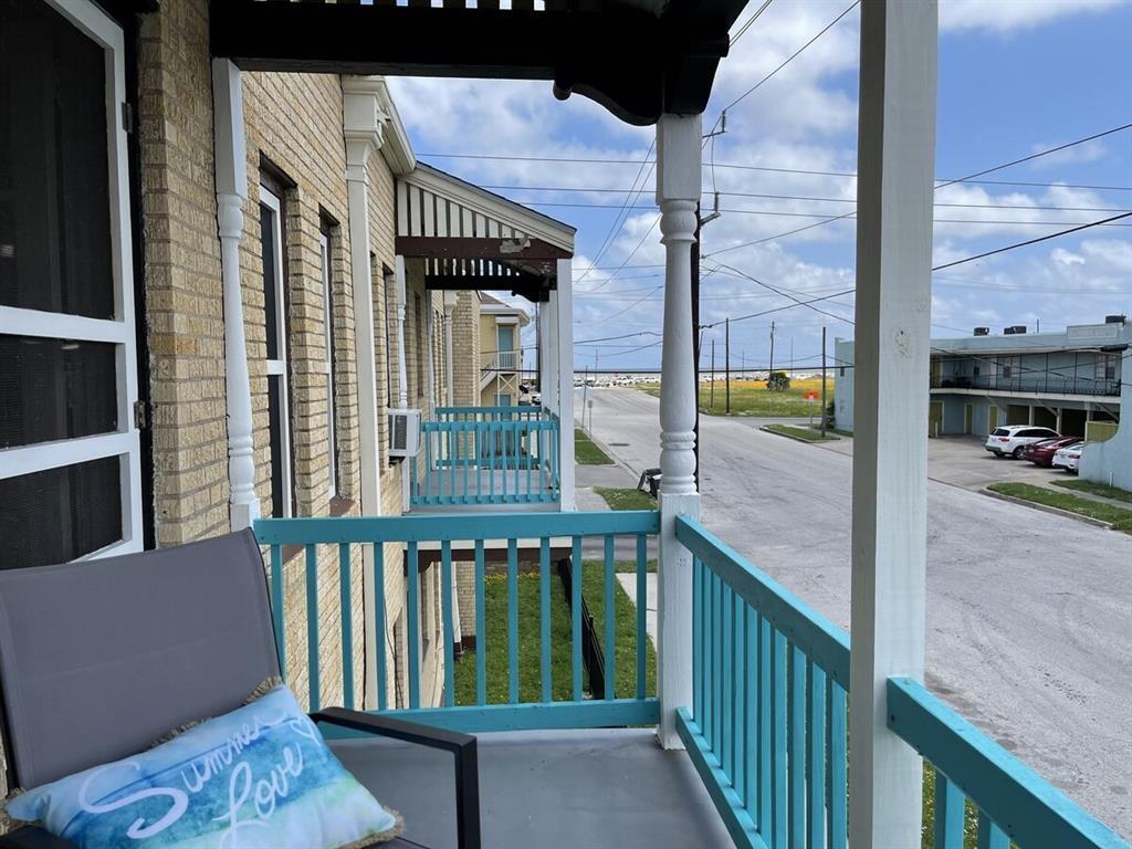 725 Broadway Ave Unit 8, Galveston, TX 77550 Room for Rent in