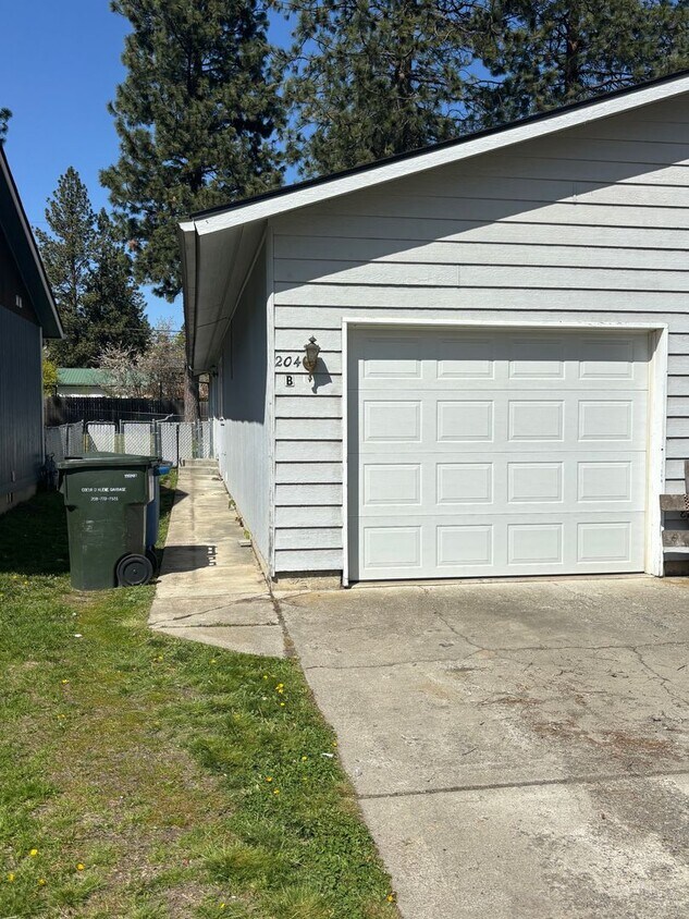 Primary Photo - 204 W 19th Ave