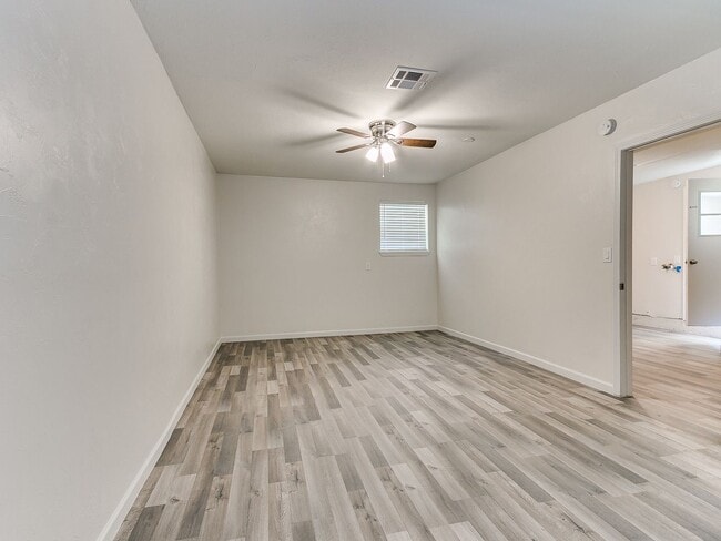 Building Photo - 4 Bedroom/2 Bath home with fenced yard.