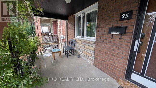 Building Photo - 25 Rockvale Ave