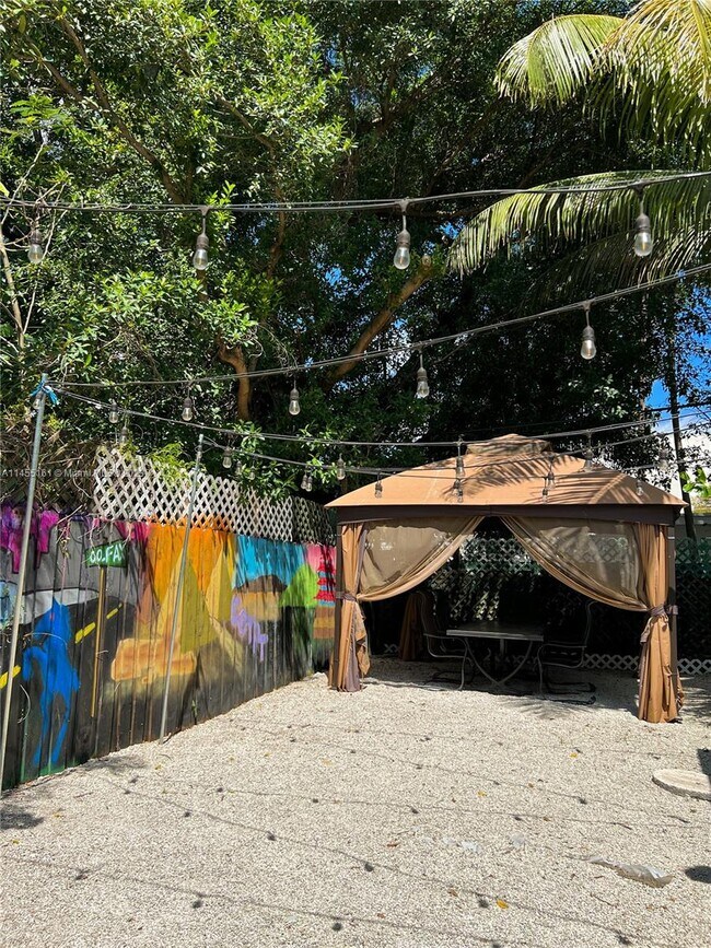 Foto del edificio - 337 NW 34th St