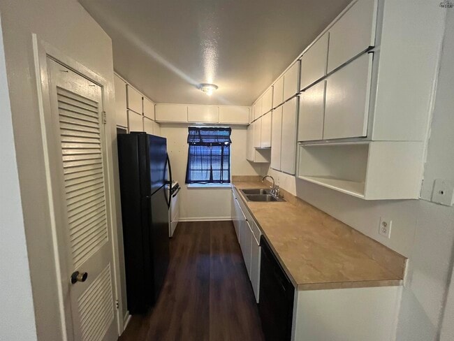 Foto del edificio - 5129 Parklane Dr