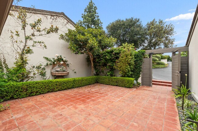 Building Photo - Gorgeous Rancho Santa Fe Covenant Condo!