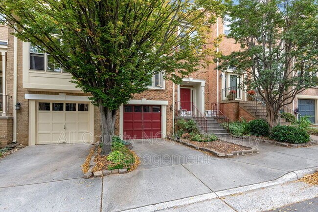 Building Photo - 2122 Kings Garden Way