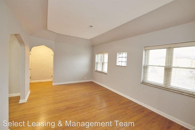 Building Photo - 5819 Lindenwood Ave