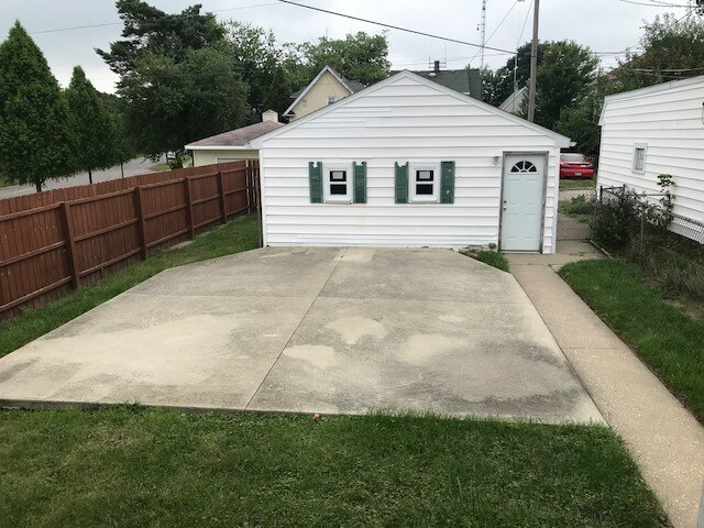 Building Photo - 221 Willard St