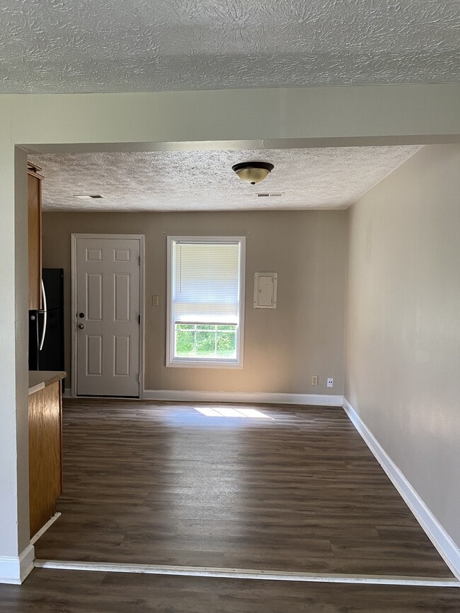Building Photo - 307 Belew St