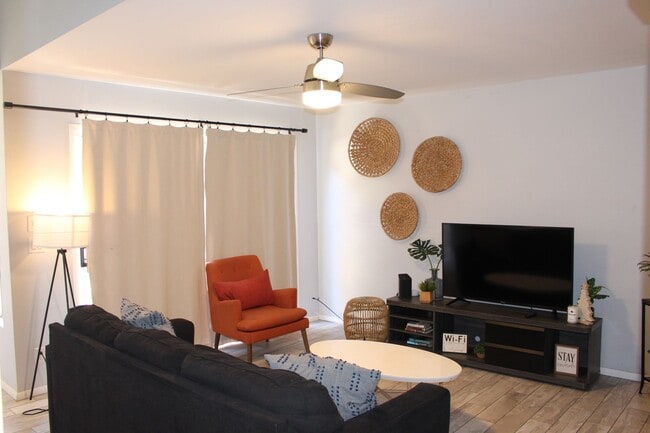 Building Photo - Scottsdale Condo