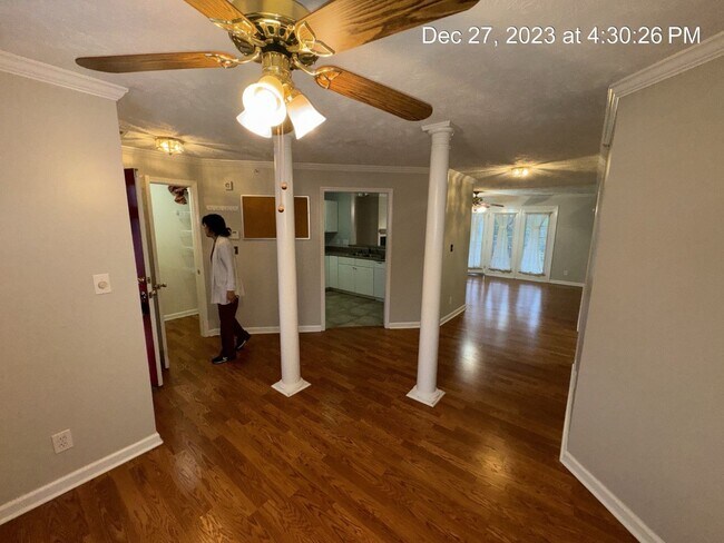 Building Photo - 400 Bubble Creek #8