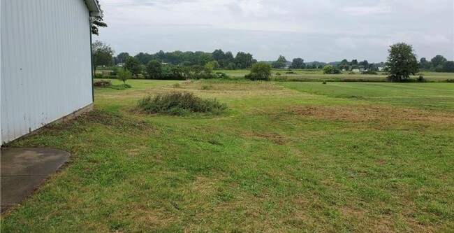 Garden, bonfire or a game of football! - 36906 Butternut Ridge Rd