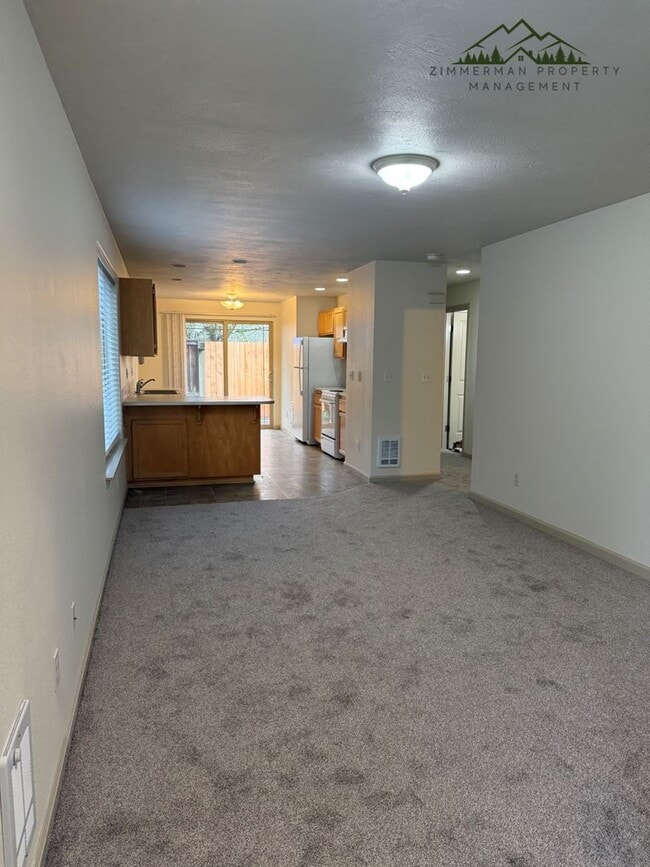 Foto del edificio - Updated 2 Bedroom, 2 bath Duplex in Springfield