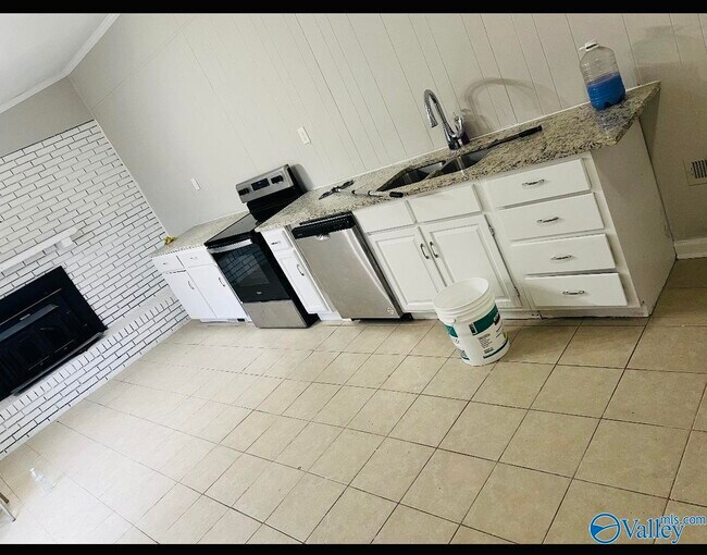 Building Photo - 3605 6th Ave SW